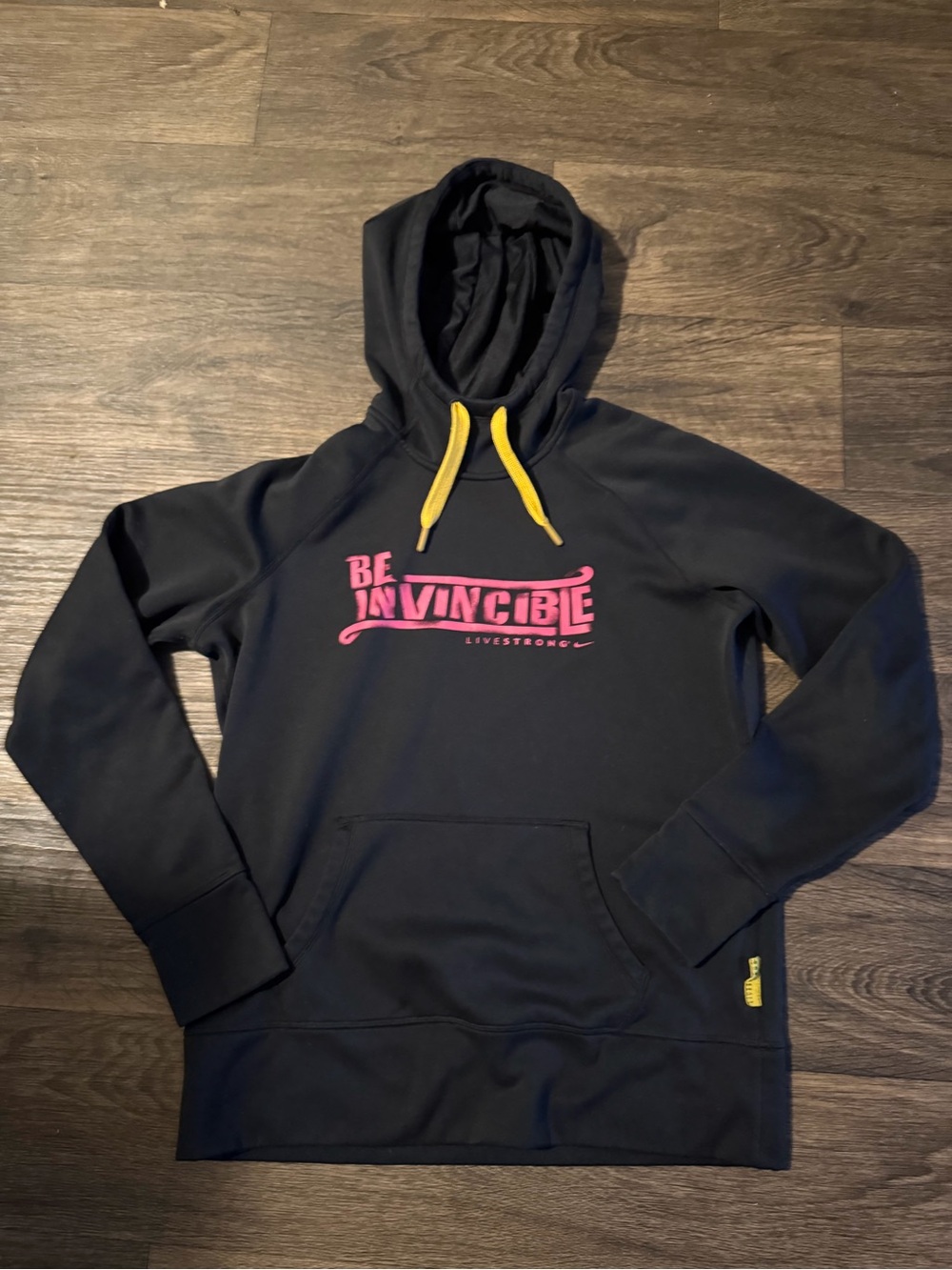 Nike LiveStrong Black Hoodie “BE INVISIBLE” Women’s Size Large.
